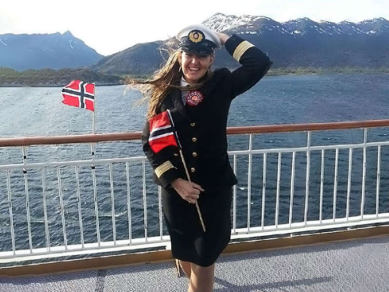 Gina Hurtigruten flags