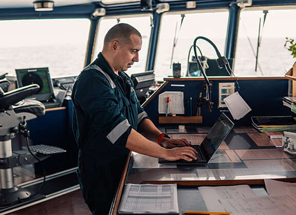 Trainingportal when Managing Competence and Training Offshore laptop
